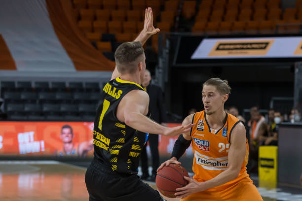 陈盈骏：整个系列赛压力都很大但有策略去应对 专注当下最重要