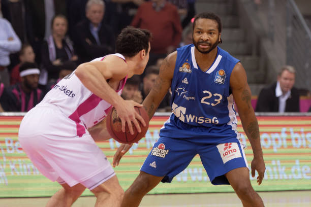 体育中超：河南队3-0上海申花 豪取4连胜